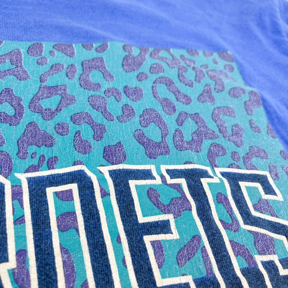 NBA Charlotte Hornets Basketball Short Sleeve T-Shirt Teal Leopard Size Medium - Picture 6 of 7